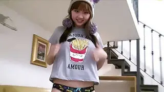 性感丰满的亚裔少女女友自慰